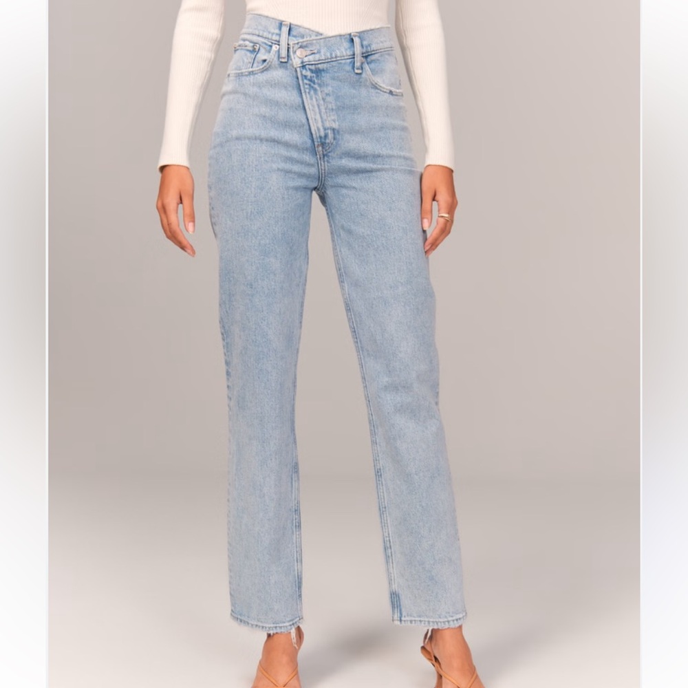 Abercrombie & Fitch The 90’s Straight Ultra High Rise Jeans in Curve Love